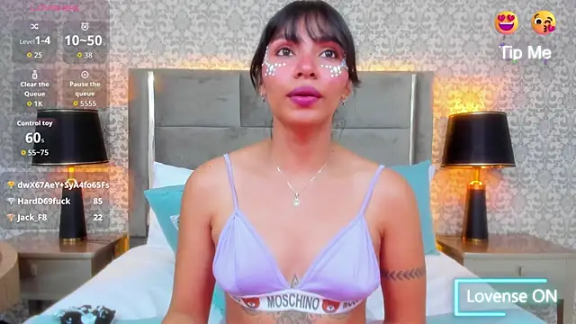 Snapshot of KoralBlum chatting on October 2025 01:57:01 AM KoralBlum online show from October 2025 01:57:01 AM