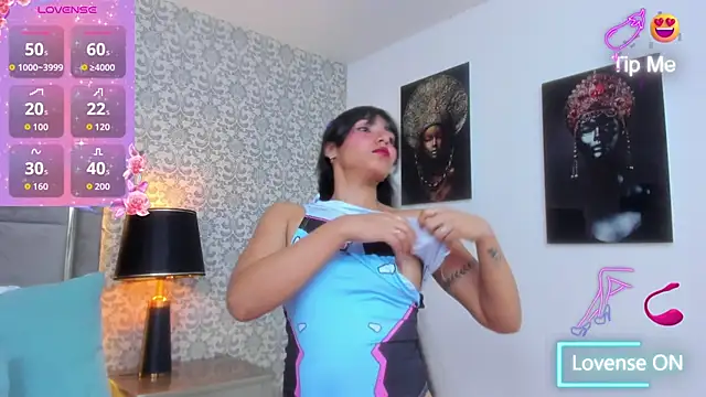 Snapshot of KoralBlum chatting on November 2025 01:39:01 AM KoralBlum online show from November 2025 01:39:01 AM