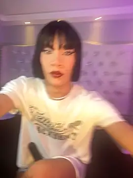 Snapshot of Daphnne_XXX chatting on November 2025 07:35:01 PM Daphnne XXX online show from November 2025 07:35:01 PM