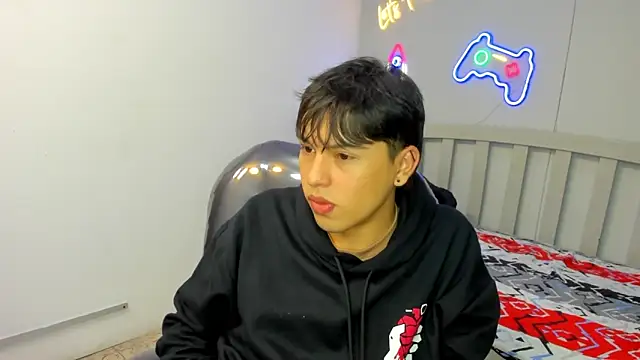 StiwenTwink online show from October 2025 01:18:02 PM