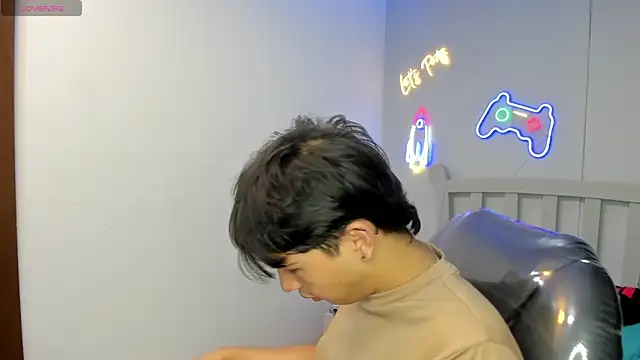 StiwenTwink online show from November 2025 04:07:01 PM