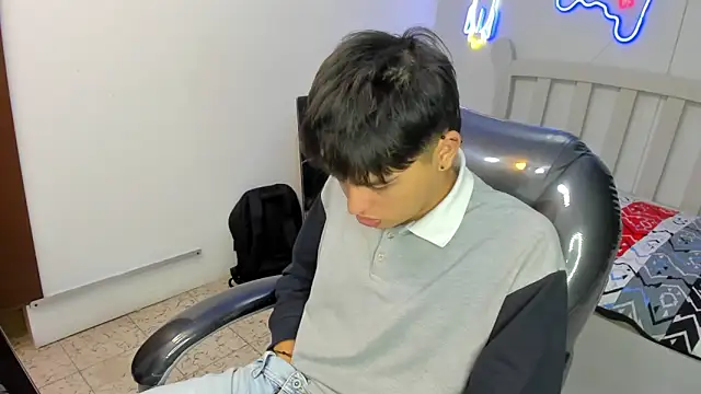 StiwenTwink online show from November 2025 02:38:02 PM