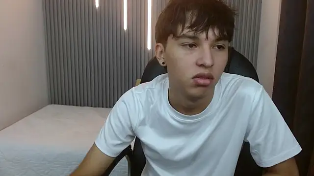 StiwenTwink online show from July 2026 01:04:02 PM