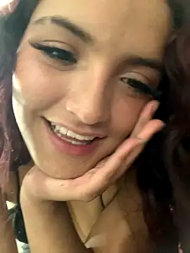 Snapshot of AuroraPink_ chatting on October 2025 05:32:01 AM AuroraPink online show from October 2025 05:32:01 AM