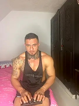 Snapshot of ZEUS-KING chatting on October 2025 05:22:02 PM ZEUS-KING online show from October 2025 05:22:02 PM