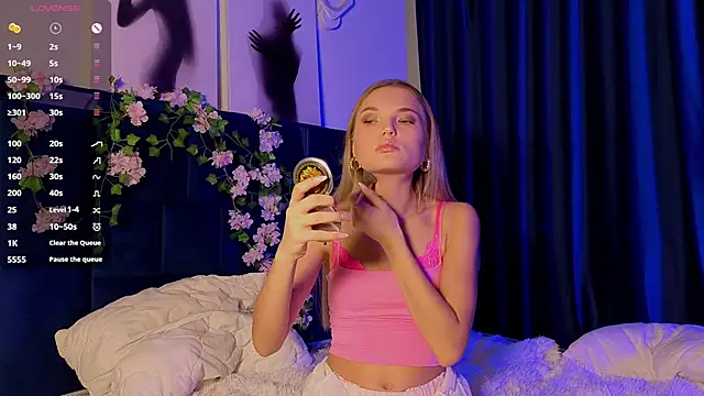 JulieLupo online show from October 2025 06:15:02 AM