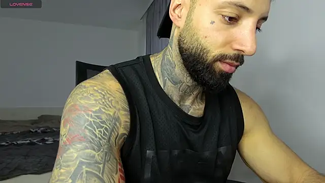 MasculineGuy99 online show from December 2025 08:34:01 AM