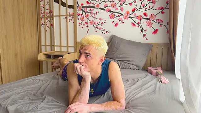 YummyGann online show from December 2025 06:23:01 AM