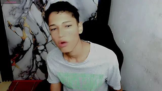 Snapshot of Im_david02 chatting on February 2026 01:18:01 PM Im david02 online show from February 2026 01:18:01 PM