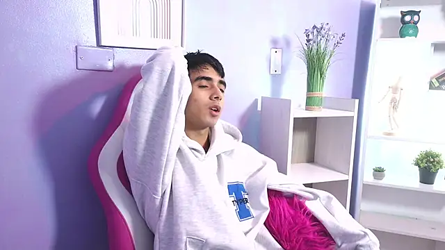 Hottie Guy online show from October 2025 05:13:02 PM