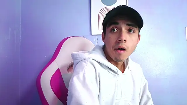 Hottie Guy online show from November 2025 05:52:01 PM