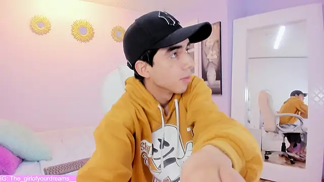 Hottie Guy online show from November 2025 05:55:02 PM