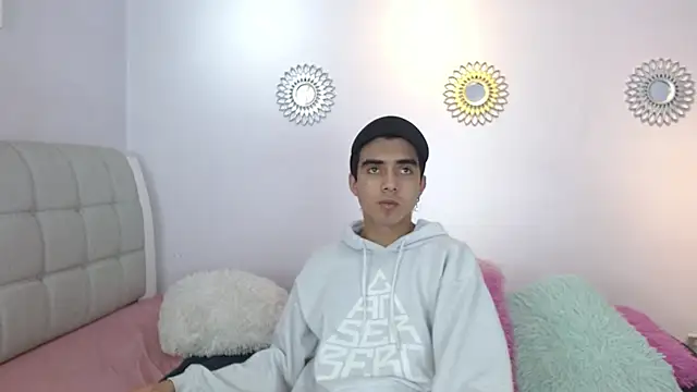 Hottie Guy online show from November 2025 05:58:02 PM