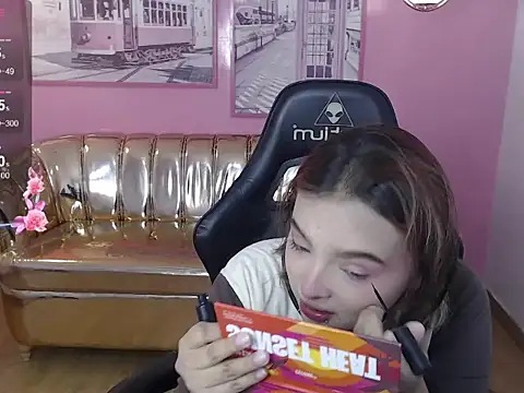 mia foster t online show from November 2025 12:38:01 PM