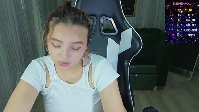 mia foster t online show from November 2025 12:42:02 AM