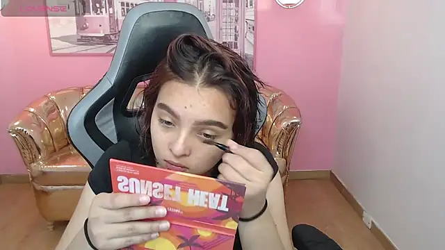 mia foster t online show from November 2025 01:15:02 PM