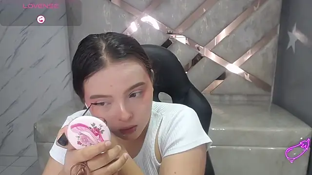 mia foster t online show from April 2026 01:12:02 PM