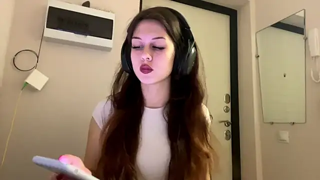 Nayra flash online show from October 2025 06:55:01 AM