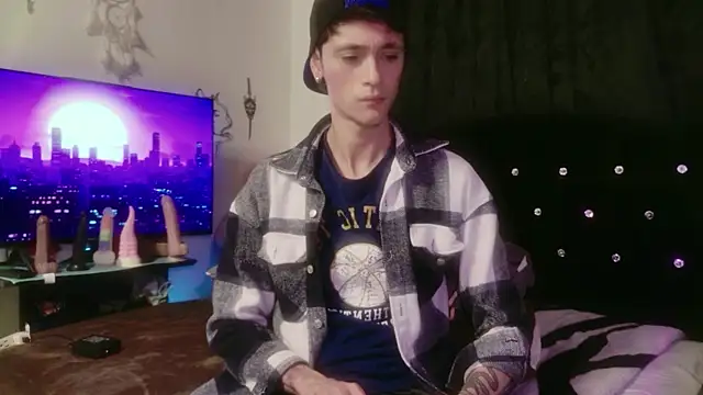 Tyler cat online show from December 2025 03:45:02 AM