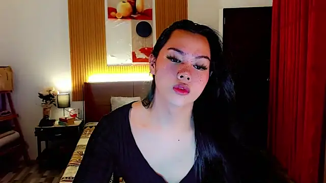 Snapshot of fallinLunaxX chatting on November 2025 03:04:01 PM fallinLunaxX online show from November 2025 03:04:01 PM