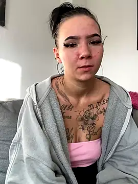 Snapshot of YoungZoexx chatting on October 2025 07:28:02 AM YoungZoexx online show from October 2025 07:28:02 AM