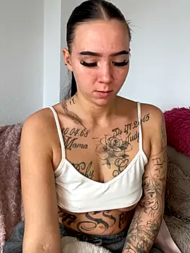 Snapshot of YoungZoexx chatting on October 2025 09:20:01 AM YoungZoexx online show from October 2025 09:20:01 AM