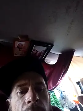 LetMeLiqU online show from October 2025 10:50:01 PM