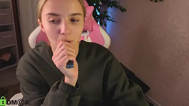 L1na Reeds online show from April 2026 01:16:02 AM