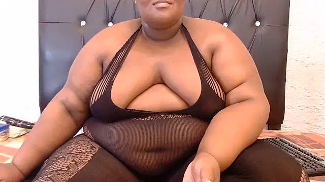 LadyBear2002 online show from June 2026 04:33:02 PM