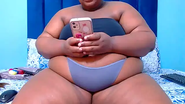LadyBear2002 online show from July 2026 12:19:02 PM