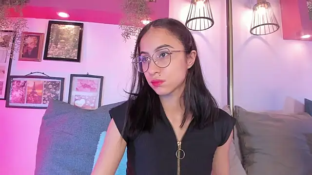 Alana Martinez  online show from October 2025 01:13:01 PM