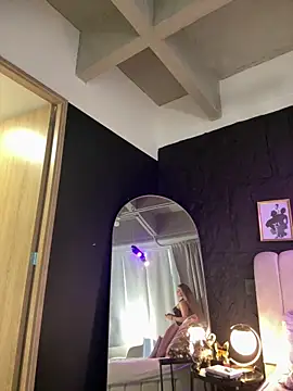 Lisa Belluci online show from October 2025 08:30:02 PM