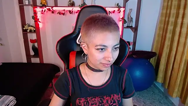 lunarichy22 online show from November 2025 08:20:02 PM