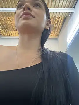 catalina garciaa online show from November 2025 06:07:02 PM