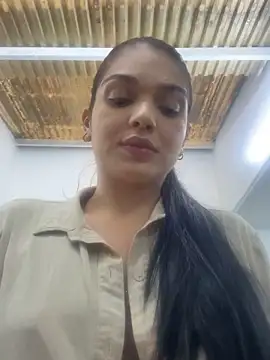 catalina garciaa online show from November 2025 06:41:02 PM