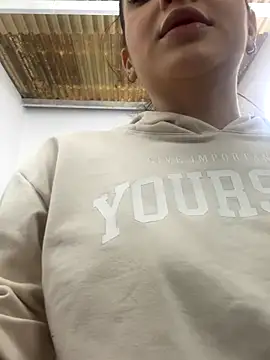 catalina garciaa online show from November 2025 06:32:01 PM