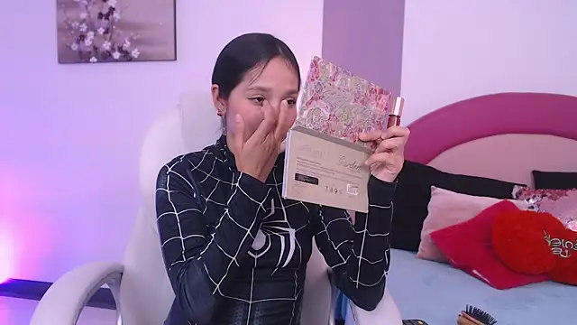 Suzy1  online show from April 2026 07:33:02 PM