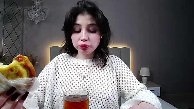 DianaMello online show from November 2025 04:07:01 AM