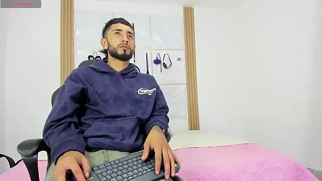 sofiandnick smith online show from October 2025 05:30:02 AM