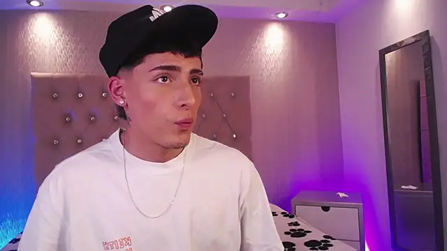 MateoMitchell online show from November 2025 09:04:02 PM