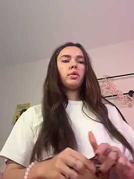 Snapshot of JenniferLouns chatting on October 2025 10:25:01 AM JenniferLouns online show from October 2025 10:25:01 AM