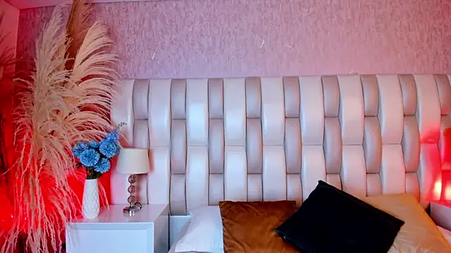 Lizzi hotman online show from October 2025 01:18:02 PM