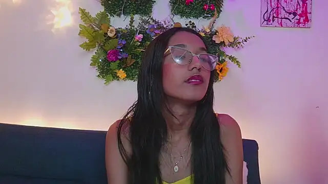 luna valen online show from February 2026 04:33:02 AM