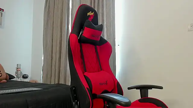 Snapshot of Ezzio_Scolaro chatting on October 2025 01:41:02 PM Ezzio Scolaro online show from October 2025 01:41:02 PM