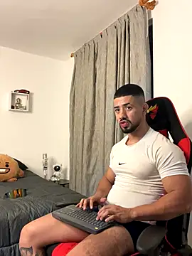 Snapshot of Ezzio_Scolaro chatting on October 2025 12:14:01 AM Ezzio Scolaro online show from October 2025 12:14:01 AM