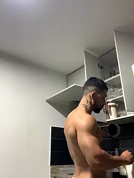 Snapshot of Ezzio_Scolaro chatting on October 2025 12:24:02 AM Ezzio Scolaro online show from October 2025 12:24:02 AM