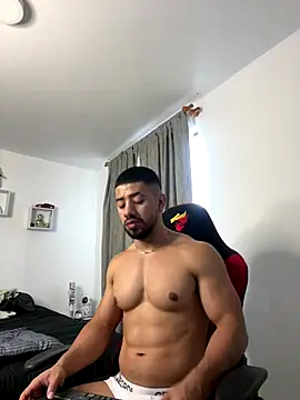 Snapshot of Ezzio_Scolaro chatting on November 2025 12:06:02 PM Ezzio Scolaro online show from November 2025 12:06:02 PM