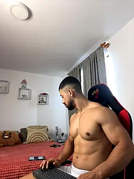 Snapshot of Ezzio_Scolaro chatting on November 2025 12:05:02 PM Ezzio Scolaro online show from November 2025 12:05:02 PM