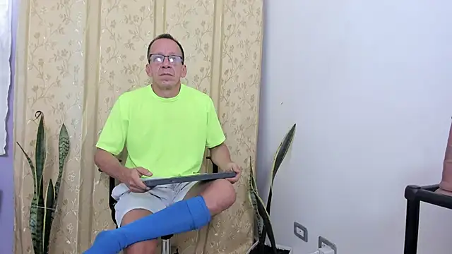  axelking  online show from April 2026 11:38:01 AM