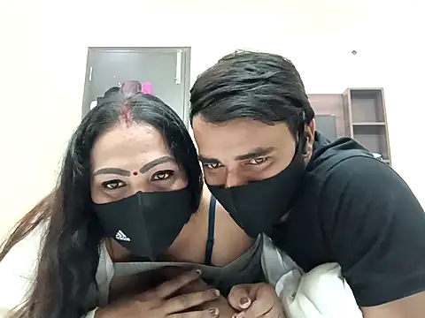 horny milf couple online show from November 2025 06:06:02 PM